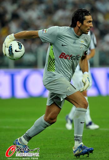 NBA焦点战：篮网客场逆转雄鹿,（NBA重磅对决：篮网客场翻盘雄鹿）